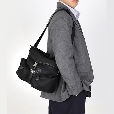 PRADA-2VH175 프라다 블랙 리나일론 유틸리티 크로스 바디백 27cm