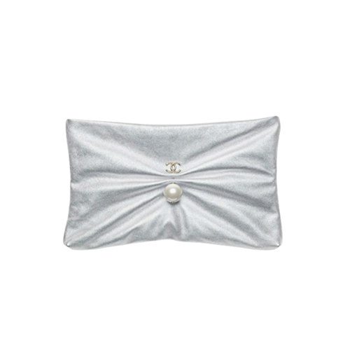 CHANEL-AP4614 샤넬 실버 메탈릭 램스킨 라지 파우치